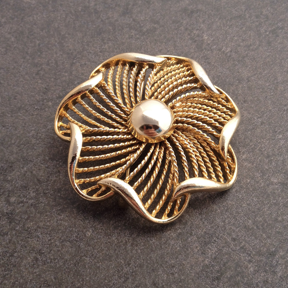 Vintage Modern Floral Brooch by Lisner